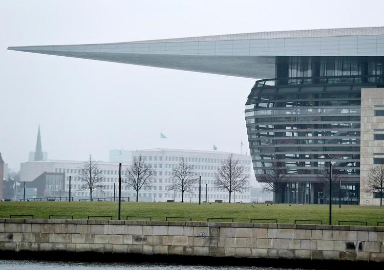 Monument. Blot 10 år efter overdragelsen af Operaen til staten går donatorerne i A.P. Møller Fonden ind med et trecifret millionbeløb, men denne gang til drift. 