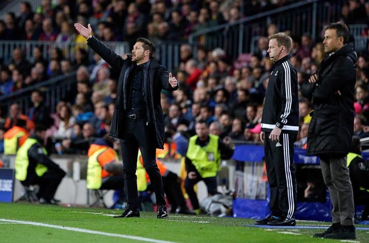 storkamp. Diego Simeone (tv.) har aldrig slået Barcelona med Luis Enrique (th.) som træner. 