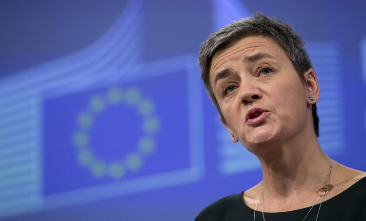 Kommentar. Det skal være mindre attraktivt for multinationale selskaber at gemme penge i skattely, mener den danske kommissær for konkurrence Margrethe Vestager 