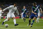 Real Madrids Cristiano Ronaldo og Wolfsburgs Ricardo Rodriguez. 