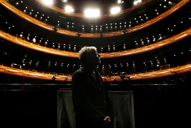 Stop. Der er en administrationskultur på Det Kgl. Teater, »som får folk til at føle, at ledelsen faktisk er ligeglad med om du er der eller ej«, siger Michael Boder. 