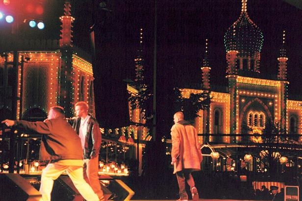 Starten. Den Gale Pose var det allerførste band, der spillede til Fredagsrock. Det var 25. april 1997. 