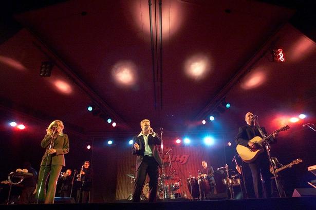 I starten af nullerne hittede Rollo &amp; King (med Signe Svendsen) stort med 'Ved du hvad hun sagde' og 'Der står et billede af dig på mit bord', der fik en flot andenplads ved Eurovision Song Contest i 2001 - samme år, som bandet optrådte ved Fredagsrock. 