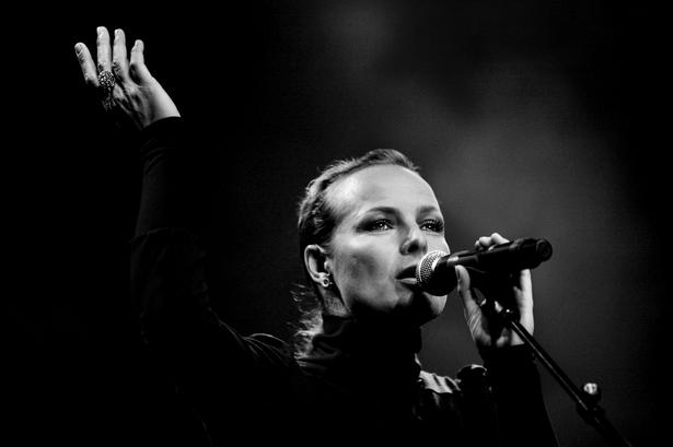 Søs Fenger var blandt de optrædende, da Tivoli fejrede 10 års jubilæum med Fredagsrock i 2007. 