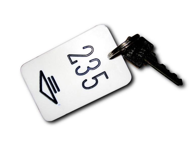 Ekstra-regning. Charlotte Nissen tjekkede ind på et hotel i Odense med sin søn og nevø og blev noget overrasket over, at hun skulle betale for opredning på et værelse, der er beregnet til maks. fire personer.
