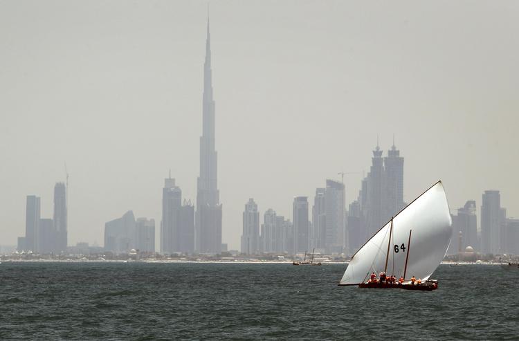 skyskraber. Burj Khalifa er med sine 828 meter verdens højeste bygning. 