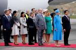 Kronprins Frederik, Kronprinsesse Mary, Prinsesse Marie, Prins Henrik, Mexicos præsidentfrue Angélica Rivera, dronning Margrethe og Mexicos præsident Enrique Peña Nieto lytter til nationalmelodierne. 