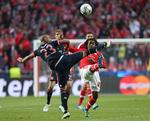 2-2. Fodboldballet mellem Benficas Renato Sanches (th) og Arturo Vidal, som scorede Bayerns vigtige 1-1-mål. 