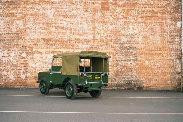 ORIGINAL. I 1948 kunne man kun få Land Rover i en kort version. 