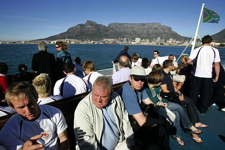 STORMKLAGE. Rejsebureauer har fået klager, når sejlturen fra Cape Town til fængselsøen Robben Island, hvor Nelson Mandela sad indespærret, blev aflyst på grund af stormvejr. Det har fået flere bureauer til at aflyse besøg på øen. 