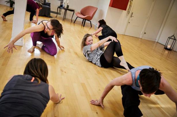 SLOW. Når man gør det helt langsomt, er det også meget hårdere. 