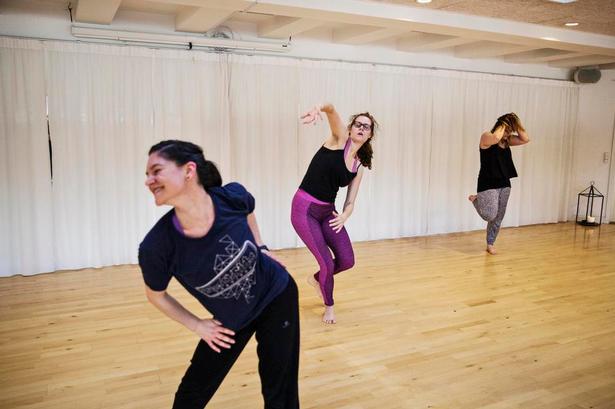 GROOVE. Er en ny motionsform, hvor man danser, som man selv synes, det er sjovest, men under vejledning. 