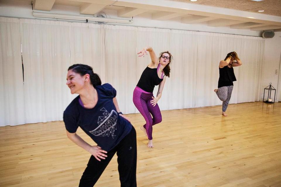 GROOVE. Er en ny motionsform, hvor man danser, som man selv synes, det er sjovest, men under vejledning. 
