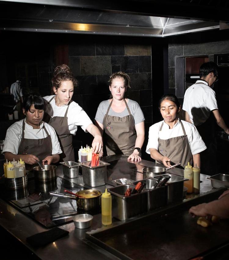 Hæder. Kamilla Seidler har fået et hædersdiplom for sit gastronomsike arbejde i Bolivia. Foto: Casper Dalhoff 