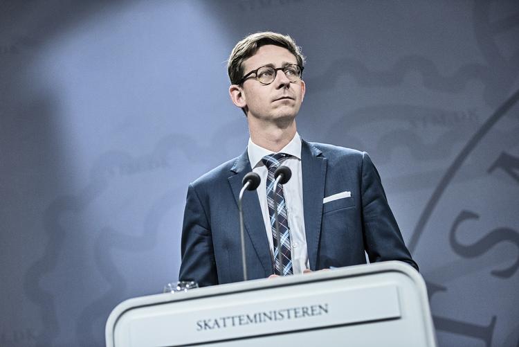 FORHANDLINGER. Skatteminister Karsten Lauritzen vil forhandle om et statsligt opkøb af borgernes gæld til kommunerne 