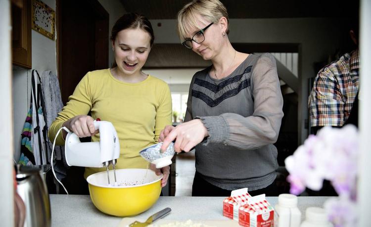 FORNUFT. Malous eget ønske er ifølge hendes mor en »afslappet« konfirmationsfest, og Hanne Lindquist Bentsen har ikke indtryk af, at de har måtte skuffe deres datter i løbet af forberedelserne til den store dag. 