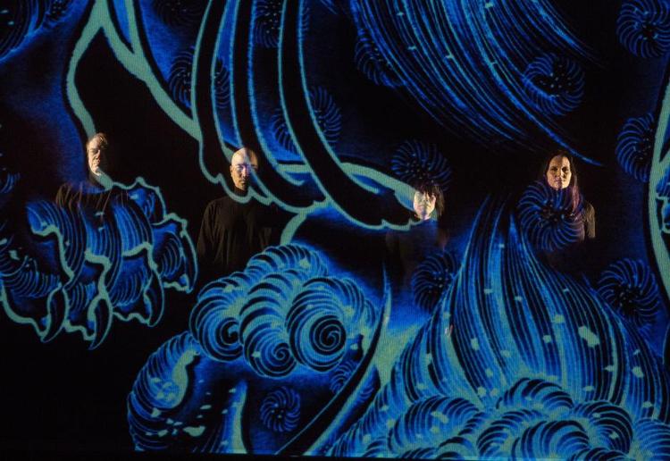 Hurlumhej. Der er børneteater i alle former og formater på Aprilfestivalen som f.eks. Meridiano Teatrets slagkraftige 'Baku'. 