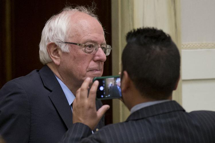 valgkamp. Den demokratiske præsidentkandidat Bernie Sanders er presset og lægger nu sit skatteregnskab frem. 