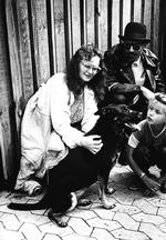 Familieliv. Dan, Chili og Lotus Turèll sammen med internathunden Valetta. Arkivfoto: Jacob Maarbjerg/polfoto 