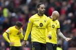 Nedrykning. Villa-kaptajnen Joleon Lescott forlader skuffet banen efter nederlaget til Manchester United. 