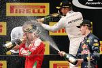 Fræk. Daniil Kvyat (th) fik hårde ord med på vejen af Sebastian Vettel (tv). 