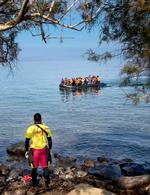 Kulturchok. Både for flygtningene, der ankommer til Lesbos i faldefærdige både, og for hjælperne, der står parat til at hjælpe dem i land, er mødet et kulturchok, mener Navid Kermani. 