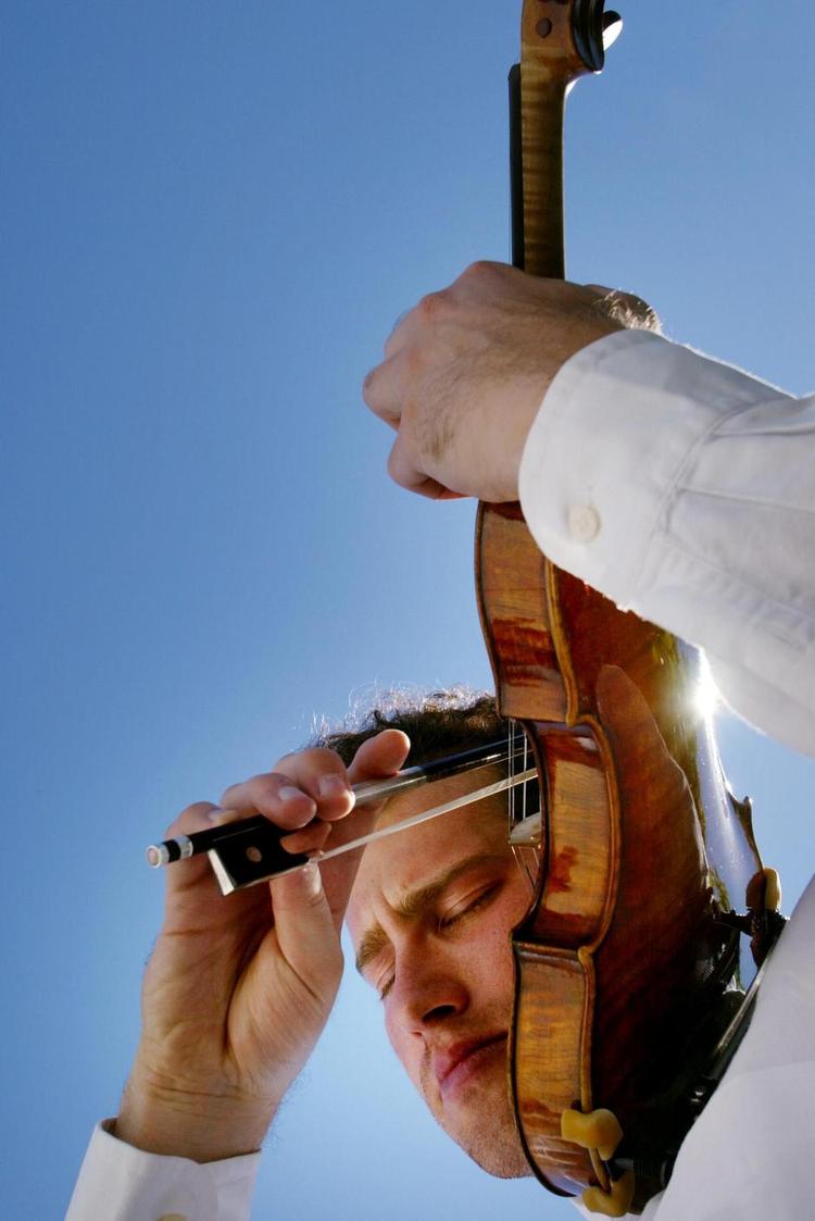Temperamenter. Nikolaj Znaider (billedet) og hans kollega Christian Tetzlaff spiller igen igen nogle af musikhistoriens mest spillede violinkoncerter. Men det lykkes faktisk for dem begge at finde nye og bedre veje igennem noderne. 
