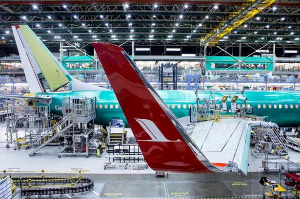 Afsted. 42 Boeing 737 NG spytter Boeing-fabrikken Renton ud hver måned. Planen er, at produktionen skal øges til 55 fly i 2019. Under 2. Verdenskrig producerede Boeing 160 bombefly om måneden. I dag er der plads til 18 fly ad gangen i fabrikken. 
