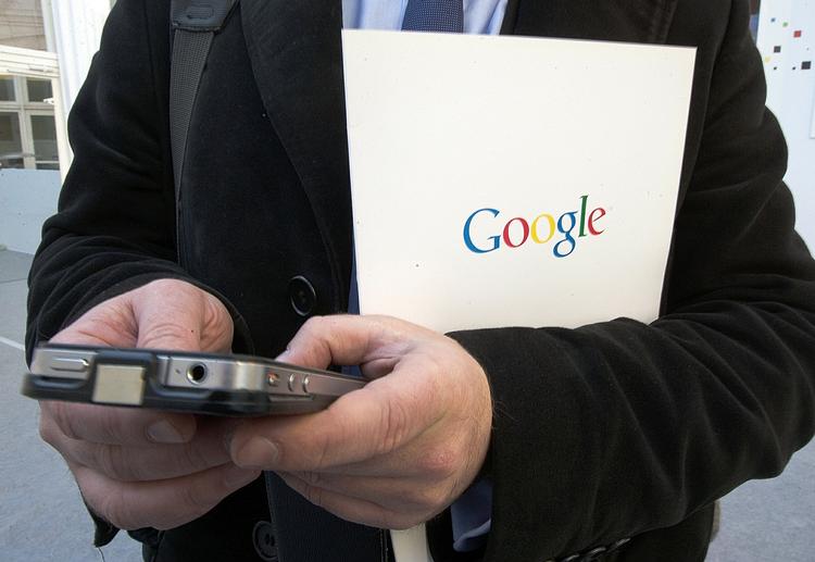 DOMINERENDE. Android er installeret på flere end fire femtedele af alle nye smartphones solgt på verdensplan, og det er den dominerende markedsposition, Google - ifølge EU's mistanke - kan have misbrugt. 