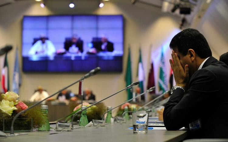 Krise. Opec-landene er i krise. Senest mislykkedes søndagens forsøg på at blive enige om at fastfryse olieproduktionen på det nuværende niveau. 