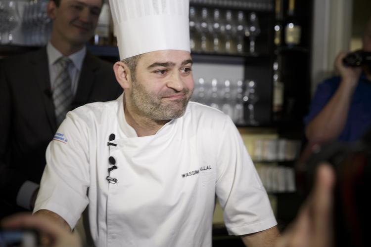 De nordiske michelinstjerne er uddelt. Her er vi på restauranten Frederikshøj i Aarhus hvor Wassim Hallal og hans hold forventer at få mindst den stjerne, som de er blevet belønnet med. 