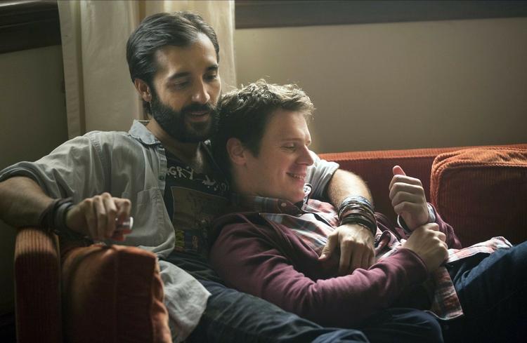 tilbagekig HBO's homoserie 'Looking'  får nu sin slutning, men som fim. Her Jonathan Groff og Raúl Castillo fra serien. 