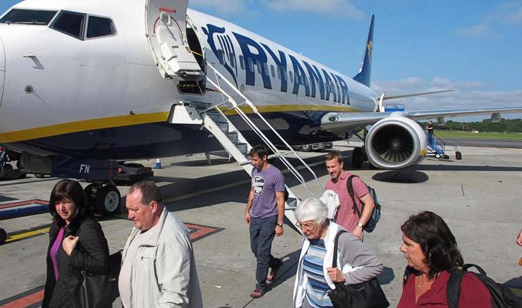 Skifte. Ryanair er i gang med at forsøge at ændre sit image til det bedre og vil bl.a. dæmpe farverne på sine fly. 