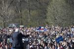 Primærvalg. Der var masser af mennesker i Prospect Park forleden - men ikke alle kan stemme på Sanders. 