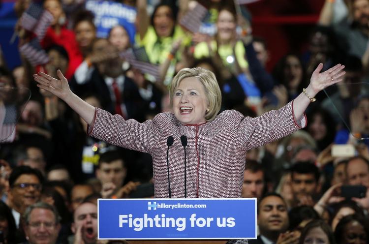 Triumf. Det er et stykke tid siden, at Hillary Clinton senest kunne holde en sejrstale. I nat talte hun så om sin forventede sejr i hele valget. 