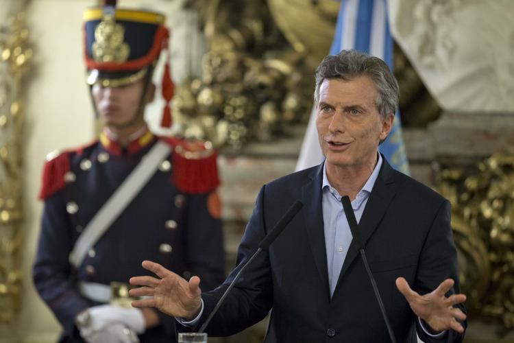 håbefuld. Argentinas nye præsident, Mauricio Macri, håber, at landet nu kan få nedbragt de store låneomkostninger, som landet har haft siden bankerotten for 14 år siden. 