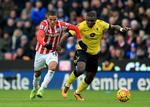 Degraderet. Okore (th) har været med til at hente 11 af de 16 point, Aston Villa har fået på kontoen i denne sæson. 