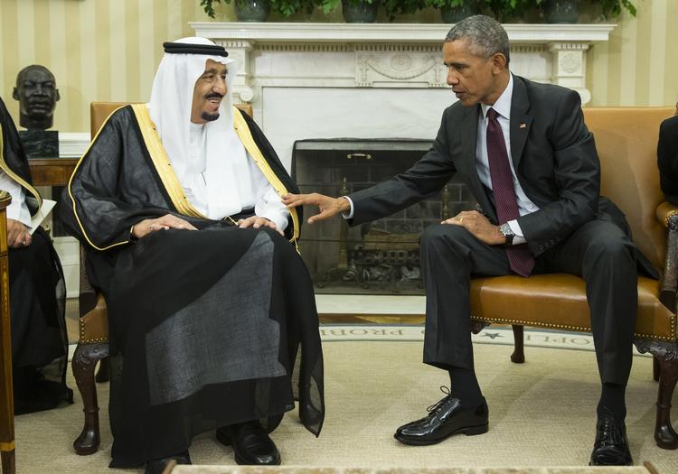 Møde. Sidste år mødtes Barack Obama og den saudiske konge Salman i det hvide hus. Idag mødes de to i Riyadh. 