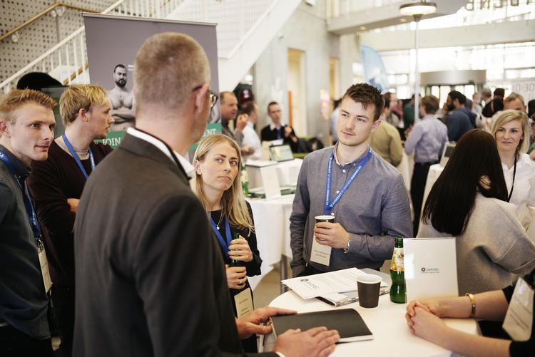 Match. Til Business Brunch i Odense er studerende på jobjagt. Alle virksomheder, der deltager, skal have et eller flere opslag med. 