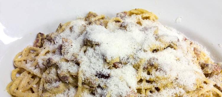 Ægte. Opskriften på en ægte carbonara. 