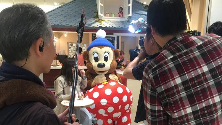Japan. Medieopbuddet var stort, da bl.a. det japanske svar på DR dækkede åbningen af den nye Rasmus Klump restaurant i et storcenter lidt uden for Tokyo. 