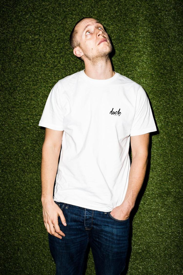 Situationskomik. Pede B’s figur ’William’ er ham, det aldrig rigtig lykkes for. 