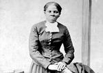 slave. Harriet Tubman blev født som slave, men flygtede og hjalp mange andre slaver med at flygte til frihed. Siden virkede hun som en af den amerikanske kvindebevægelses pionerer. 