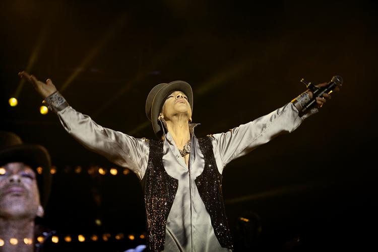 Den amerikanske sangskriver og musiker Prince. 