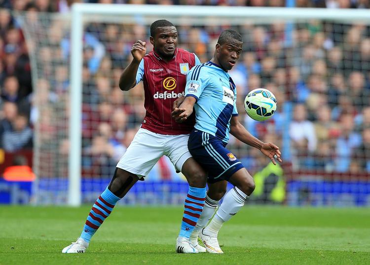 Okore. Danskeren (th) må enten en række ned med Aston Villa eller finde sig en anden klub. 