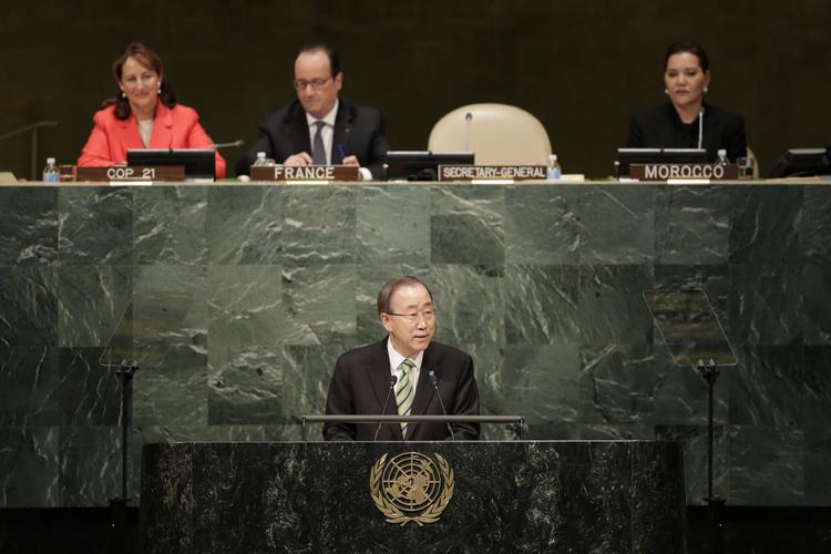 LEDER. FN's generalsekretær Ban Ki-moon talte ved åbningen af dagen ceremoni. »Den tid, hvor man kunne forbruge uden konskvenser, er forbi«, sagde han til forsamlingen. 