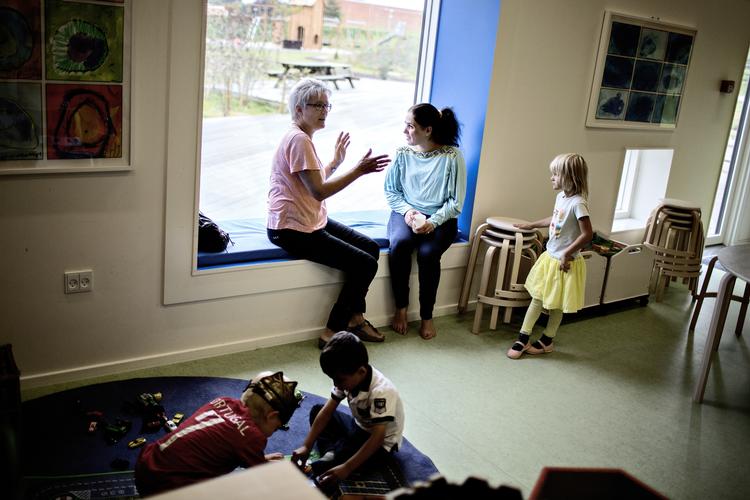 Berøringsangst. Ifølge pædagogernes fagforening, BUPL, er nogle kommuner og daginstitutioners forholdsregler omkring berøringen mellem pædagoger og børn gået for vidt. 