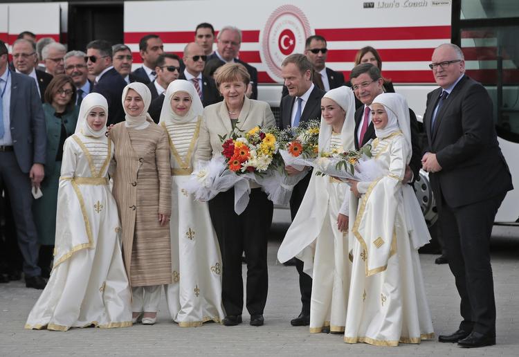 Flygtninge. Donald Tusk og Angela Merkel er i dag i Tyrkiet for at vurdere, om landet lever op til sin del af den nye flygtningeaftale mellem EU og Tyrkiet. Foto: 
