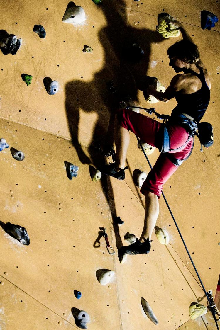 Muskelmasse. Lærke har fået store overarme efter et års klatring. 