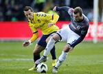 FIGHTER. Her slås Kamil Wilczek om bolden på Brøndby Stadion, hvor han søndag også fik nettet to gange mod AGF 